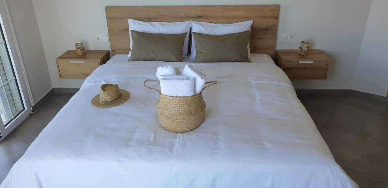 Villa Eleni Greece - Wonderful Sea View Studios Nea Roda Esterno foto
