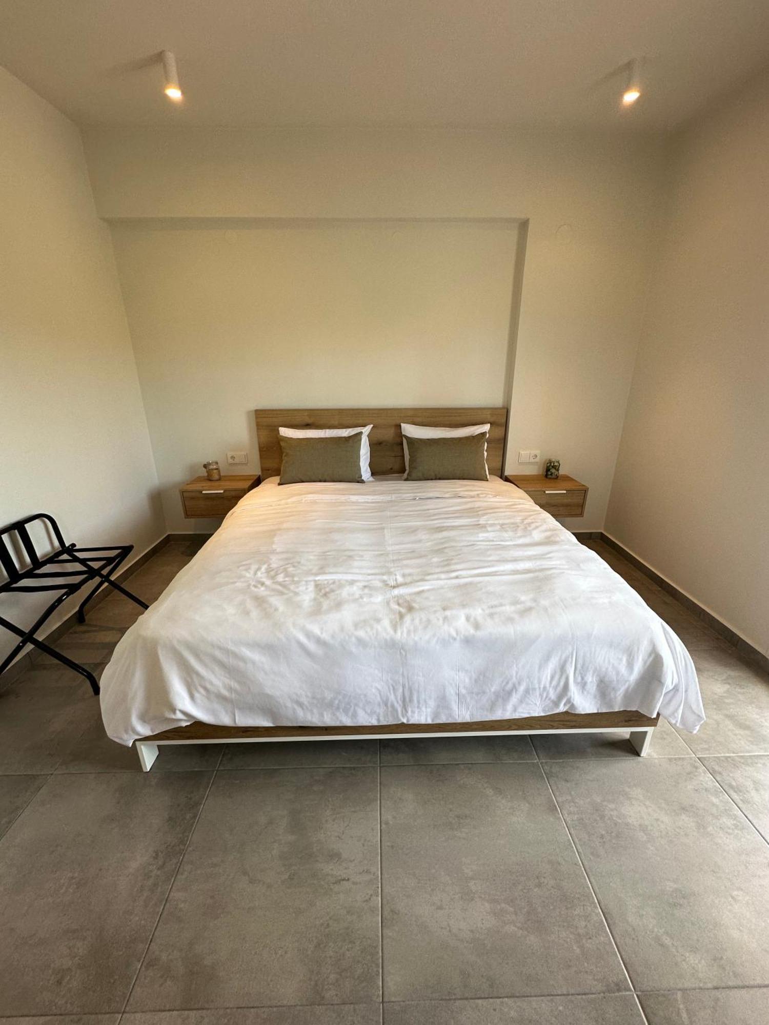 Villa Eleni Greece - Wonderful Sea View Studios Nea Roda Esterno foto