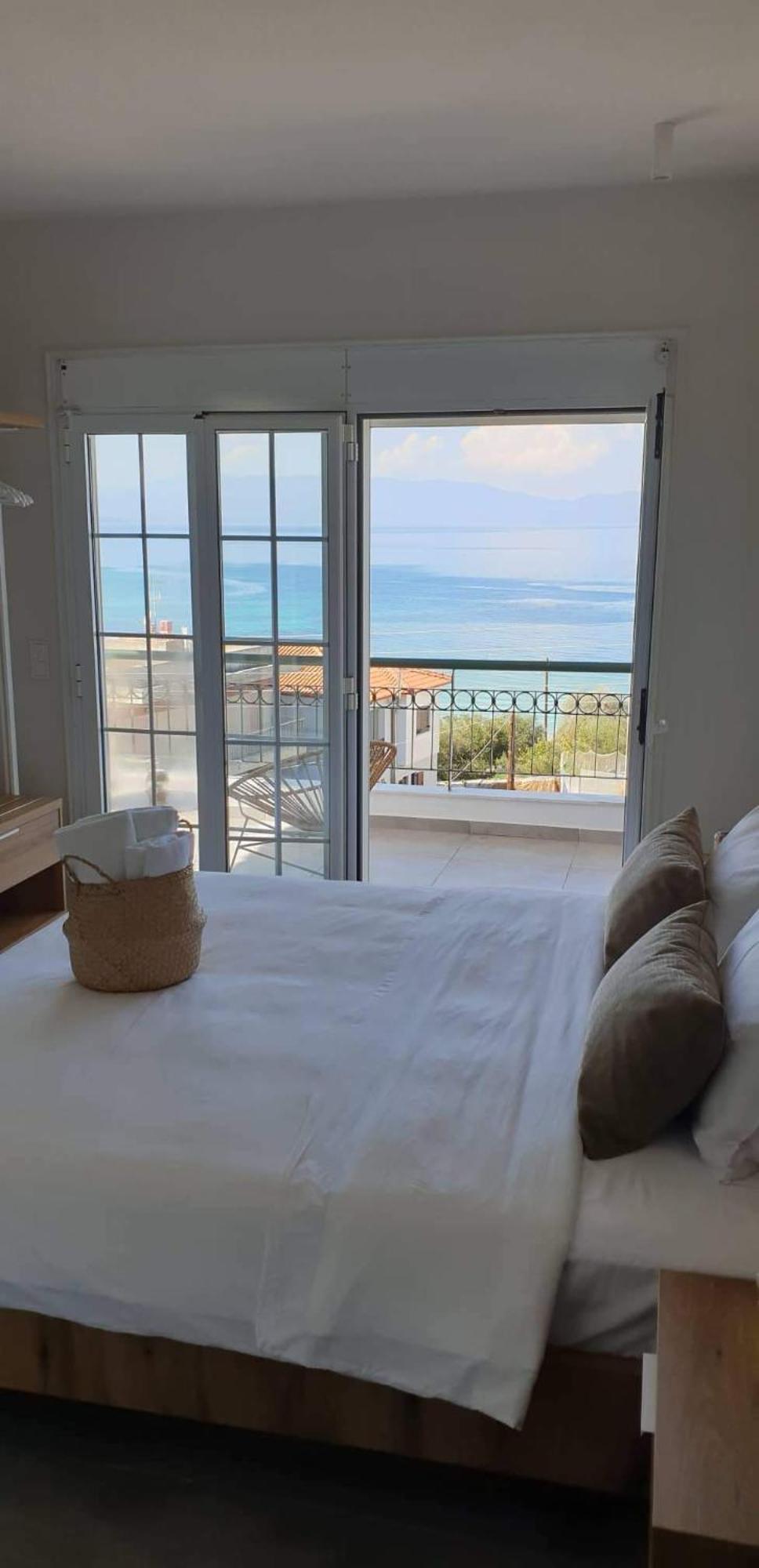 Villa Eleni Greece - Wonderful Sea View Studios Nea Roda Esterno foto